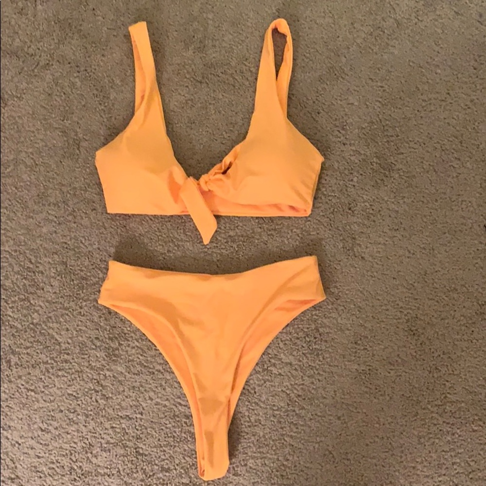 Bathing suits - Picture 7 of 7